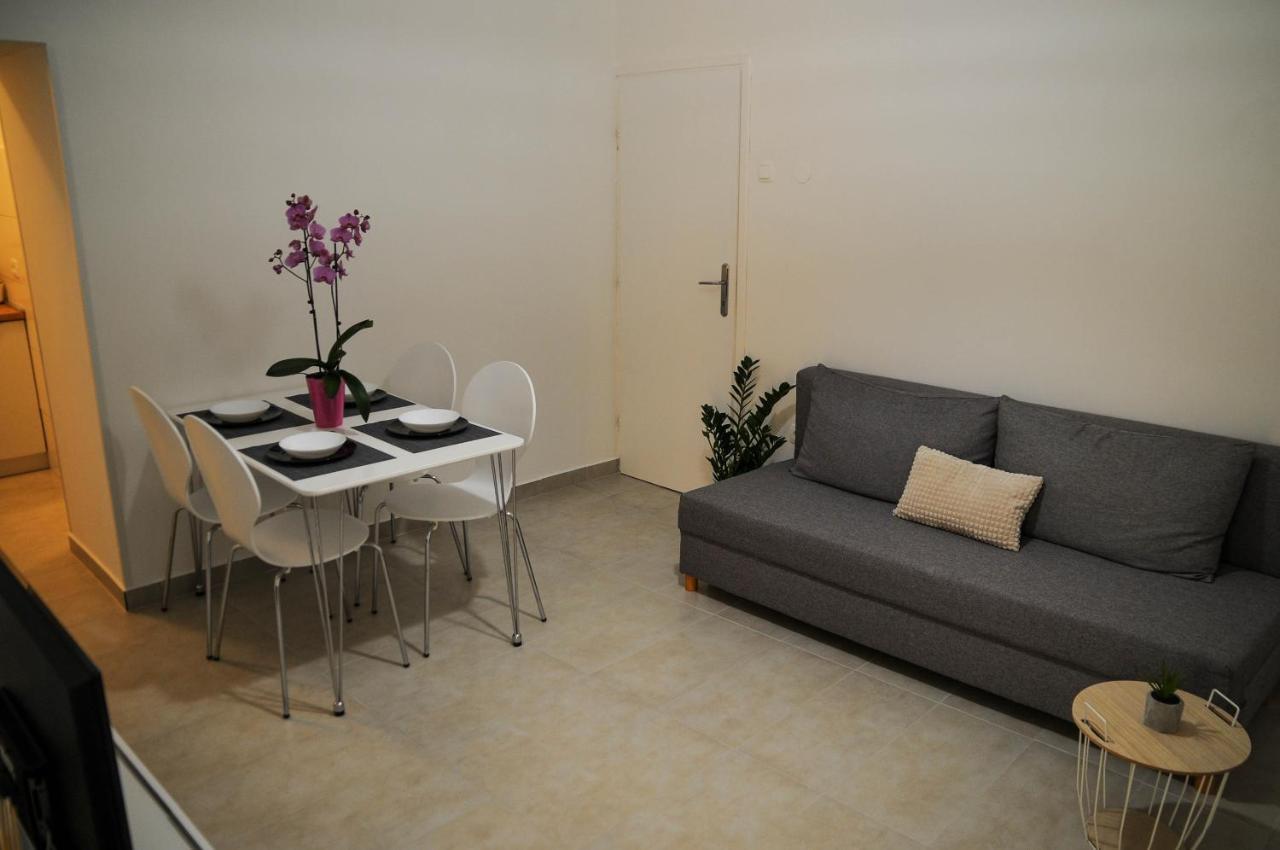 Apartman Gulliver In The Center, 10 Meters From The Sea With Private Parking In Natural Shade Rabac Exterior photo